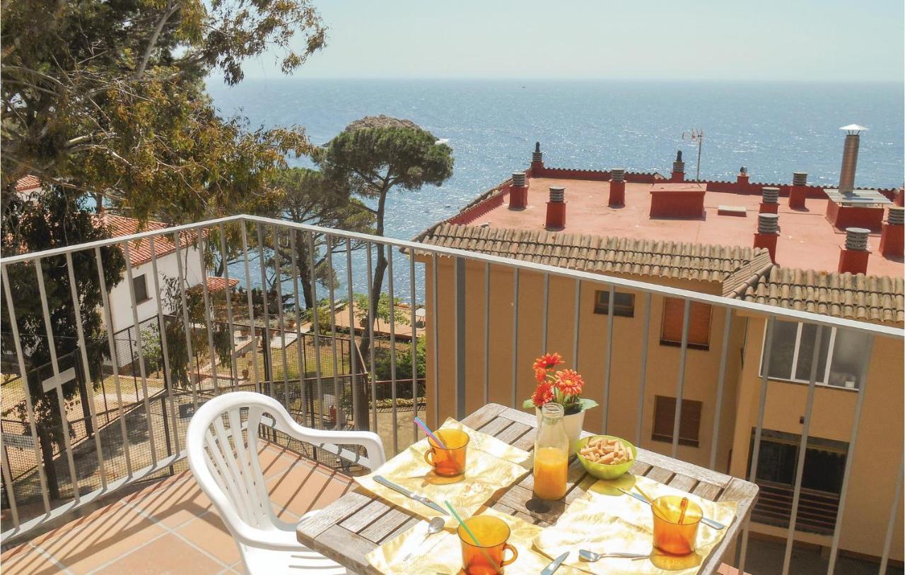 2 Bedroom Amazing Apartment In Tossa De Mar Extérieur photo